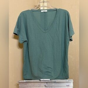 Tres Bien Green Short Sleeve V-Neck T-Shirt